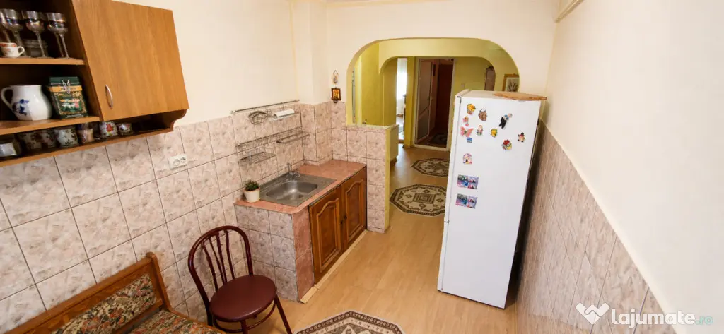 Apartament 3 camere, parter pretabil activitati comerciale,