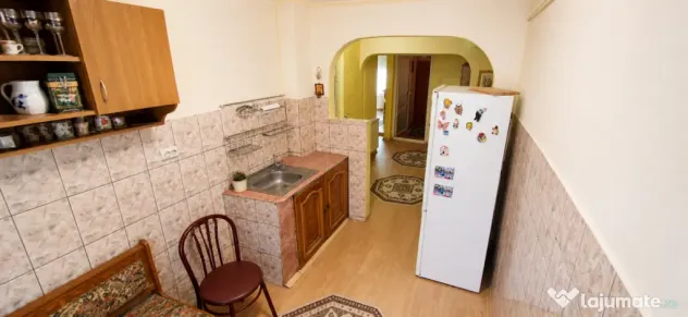 Apartament 3 camere, parter pretabil activitati comerciale,