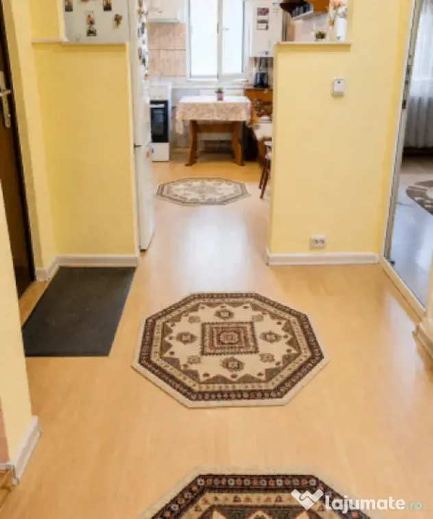 Apartament 3 camere, parter pretabil activitati comerciale,