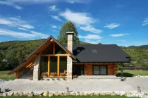 Cabana exclusivista din lemn rotund, 5500mp teren, Sucevita
