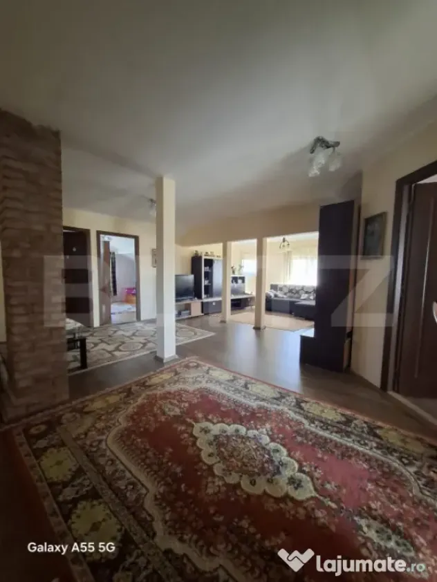 Casa 5 dormitoare, 204 mp utili, teren 1550 mp, zona Ardud