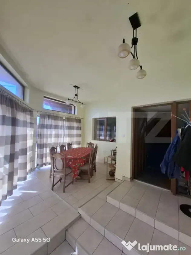 Casa 5 dormitoare, 204 mp utili, teren 1550 mp, zona Ardud
