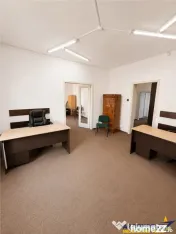 Spatiu pretabil:birouri cabinete servicii, acces stradal,c 