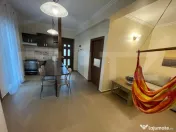Apartament 3 camere, 65 mp, scară interioară și curte - C 