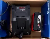 Încărcător și baterie Bosch 18V 4Ah noi 