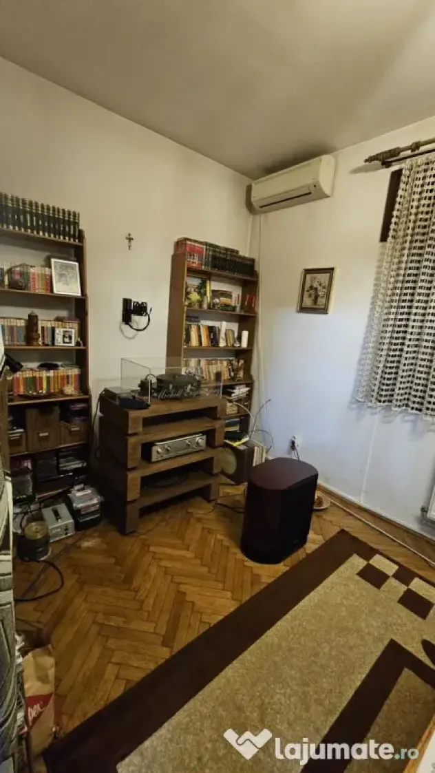 Casă ULTRACENTRALĂ + garaj – ideală firmă sau locuinț