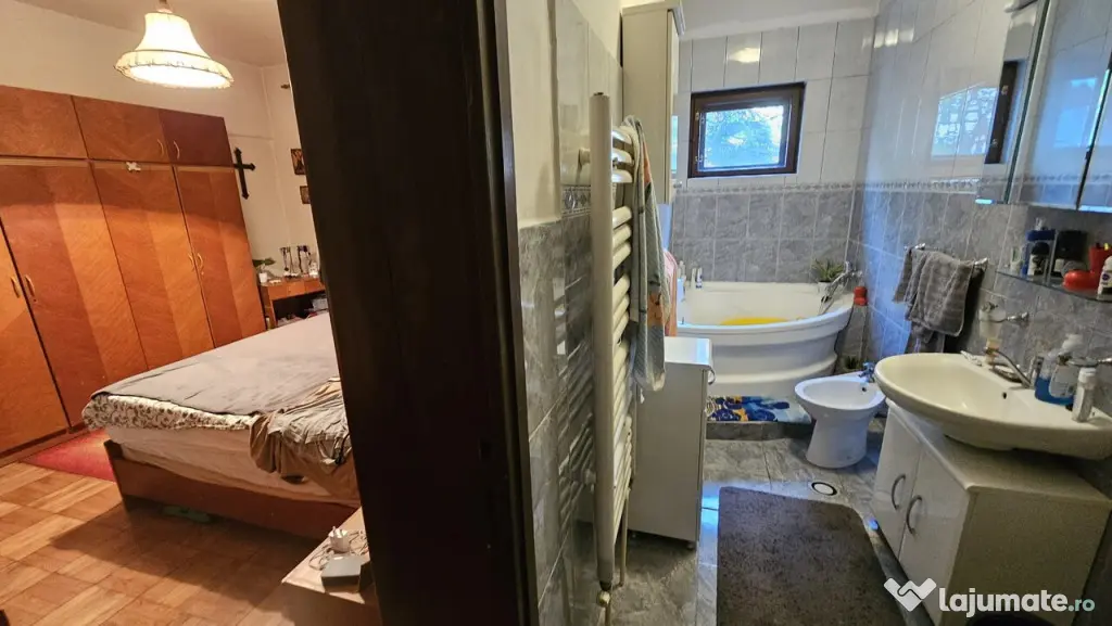 Casă ULTRACENTRALĂ + garaj – ideală firmă sau locuinț