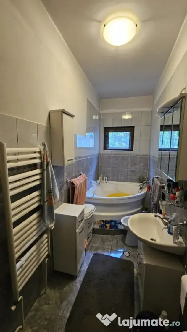Casă ULTRACENTRALĂ + garaj – ideală firmă sau locuinț