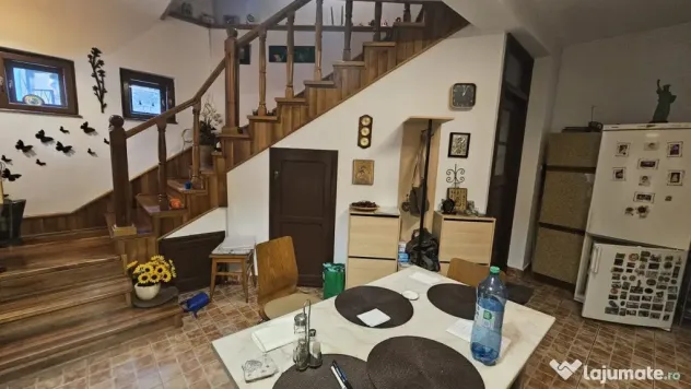 Casă ULTRACENTRALĂ + garaj – ideală firmă sau locuinț