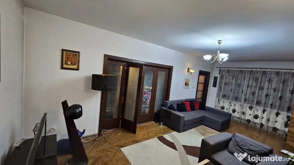 Casă ULTRACENTRALĂ + garaj – ideală firmă sau locuinț
