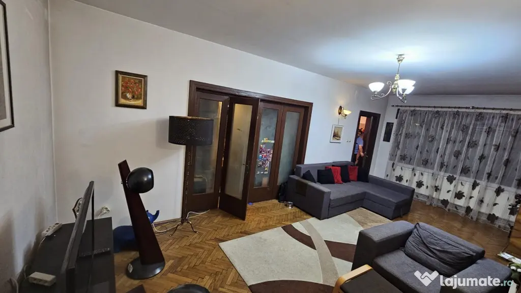 Casă ULTRACENTRALĂ + garaj – ideală firmă sau locuinț