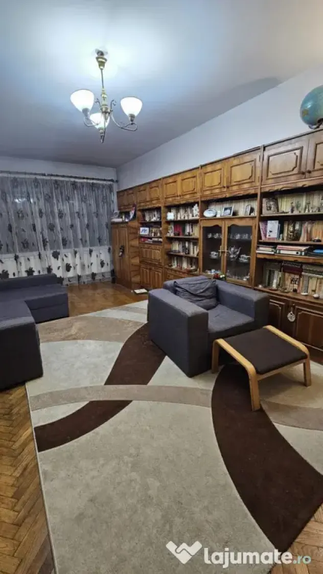 Casă ULTRACENTRALĂ + garaj – ideală firmă sau locuinț