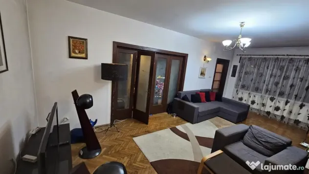Casă ULTRACENTRALĂ + garaj – ideală firmă sau locuinț