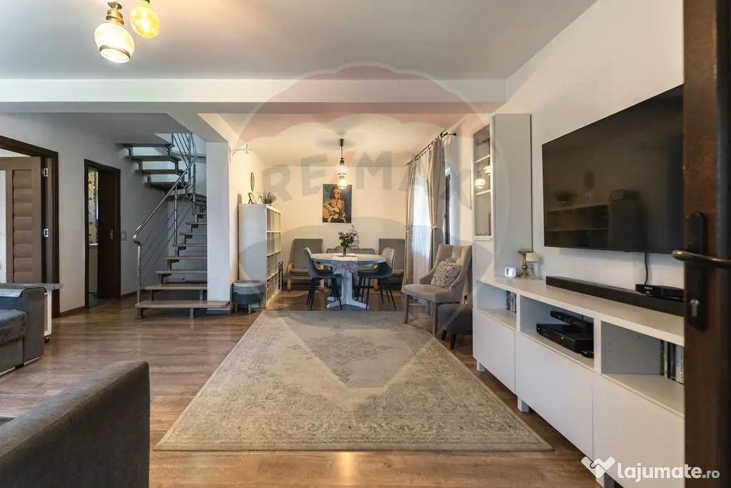 Casa de Poveste - Feldioara, str. Barsei/ 4 camere/ curte!