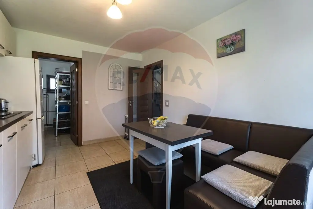 Casa de Poveste - Feldioara, str. Barsei/ 4 camere/ curte!