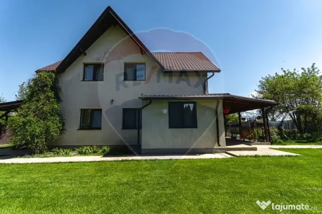 Casa de Poveste - Feldioara, str. Barsei/ 4 camere/ curte!