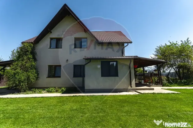 Casa de Poveste - Feldioara, str. Barsei/ 4 camere/ curte!