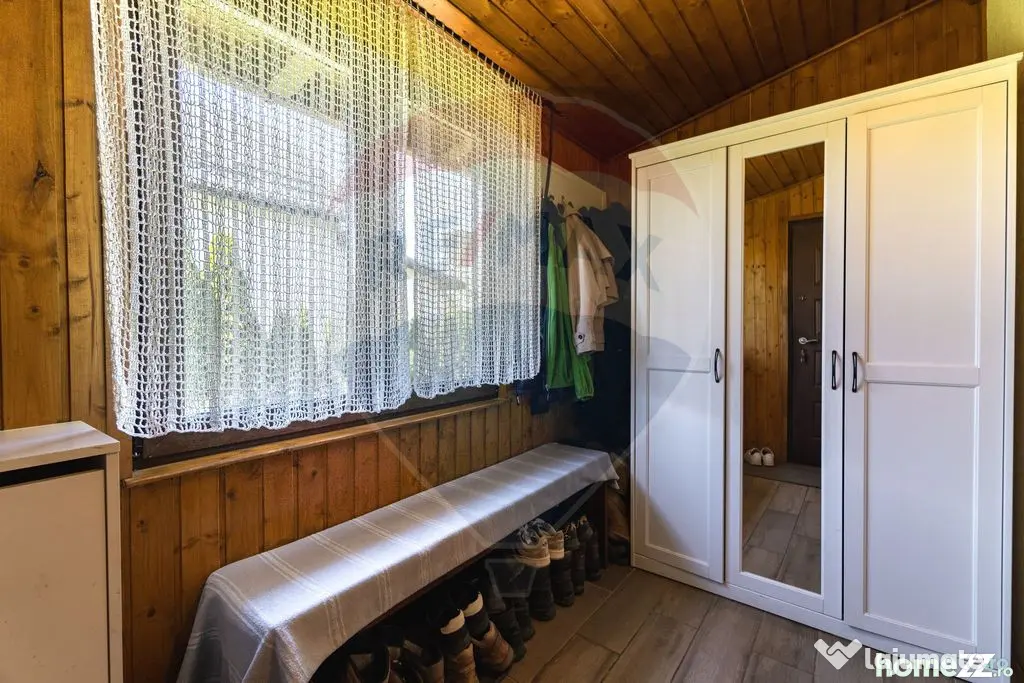 Casa de Poveste - Feldioara, str. Barsei/ 4 camere/ curte!