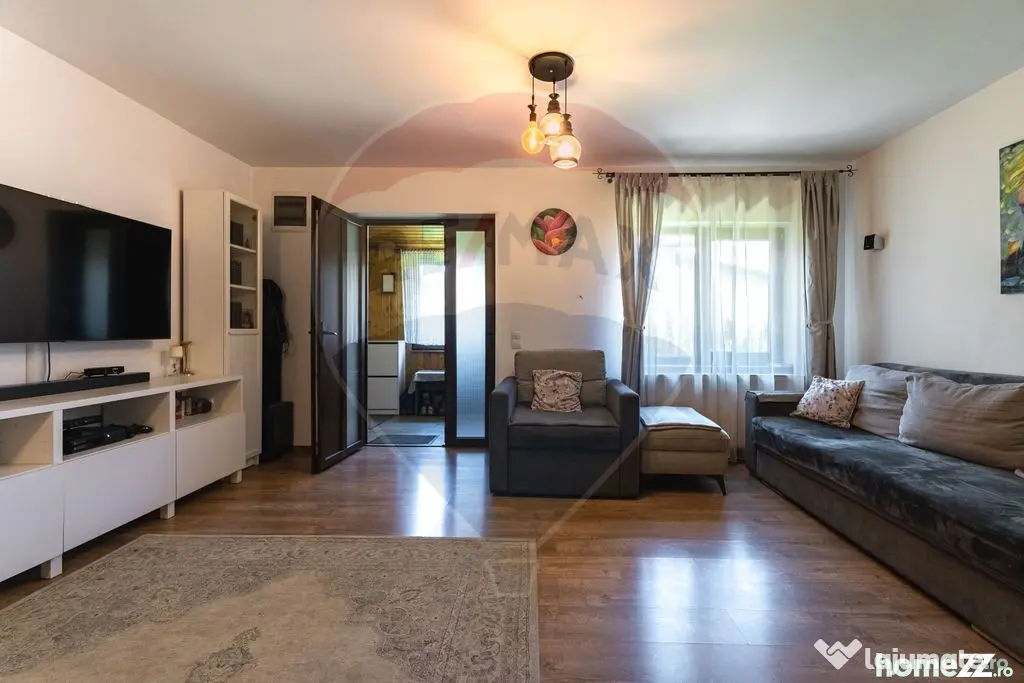 Casa de Poveste - Feldioara, str. Barsei/ 4 camere/ curte!