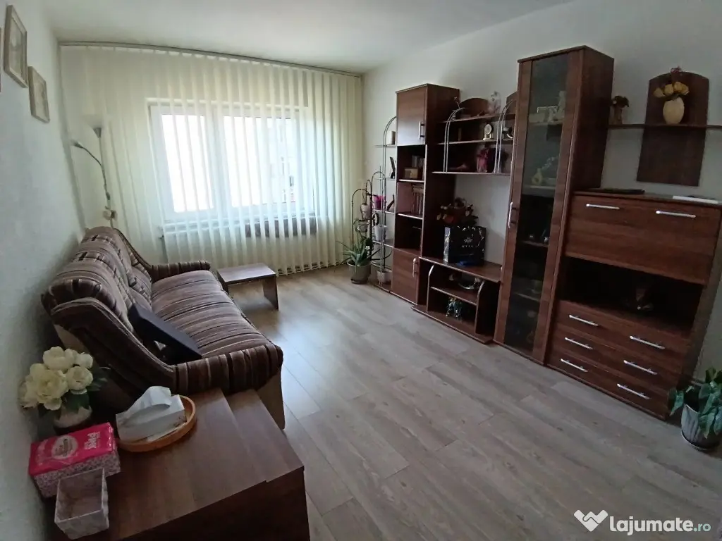 Apartament cu 4 Camere Decomandate in Burdujeni