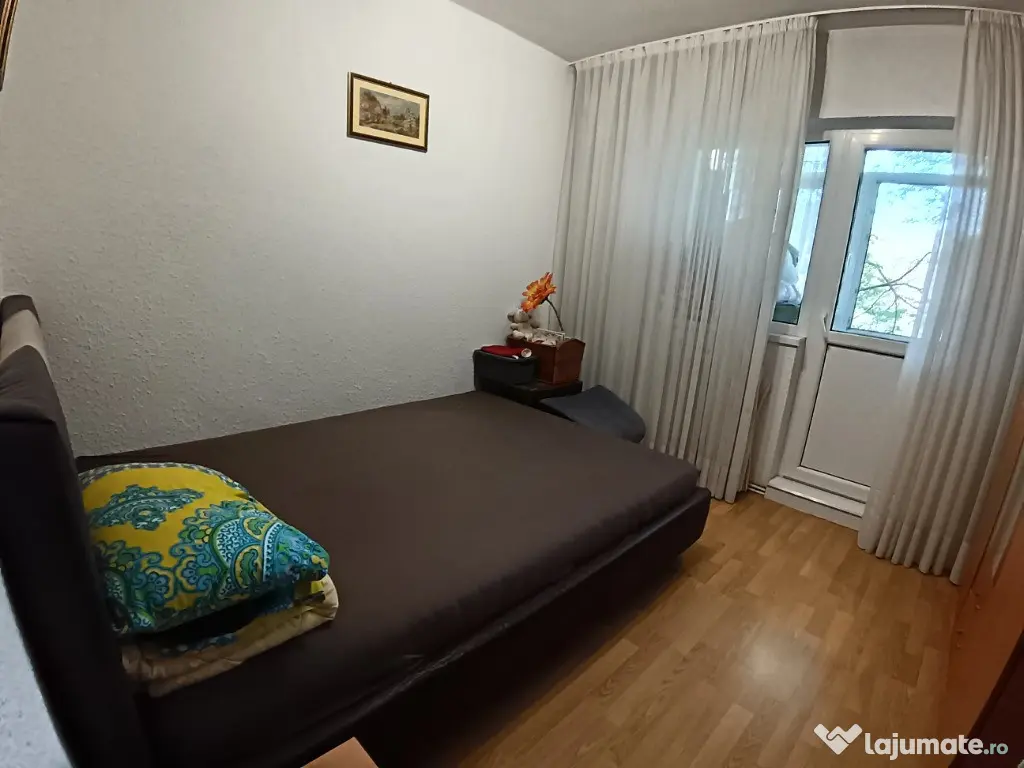 Apartament cu 4 Camere Decomandate in Burdujeni