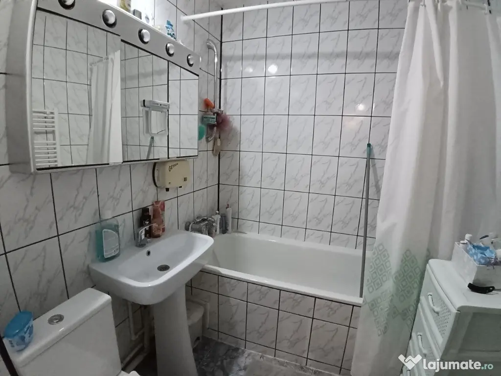 Apartament cu 4 Camere Decomandate in Burdujeni