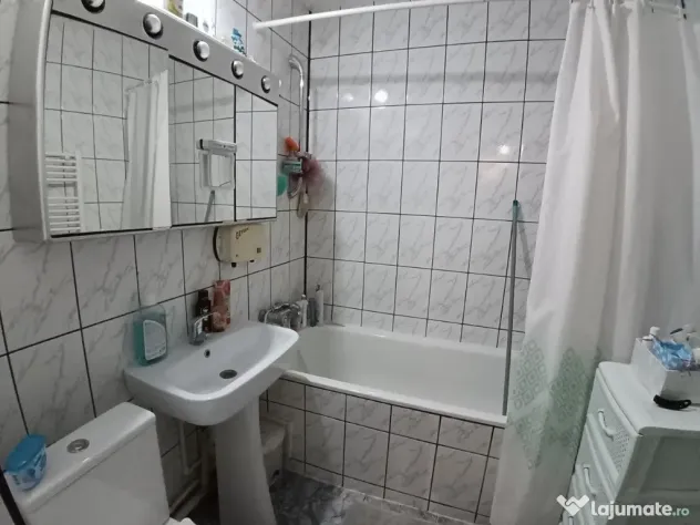 Apartament cu 4 Camere Decomandate in Burdujeni