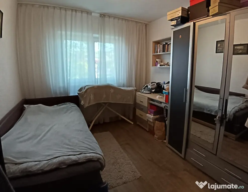 Apartament cu 4 Camere Decomandate in Burdujeni