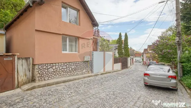 CASĂ INDIVIDUALĂ ÎN SCHEI STRADA PIATRA MARE