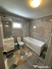 Casă în Șofronea cu 2 corpuri, 5 camere, terase, garaj ș 