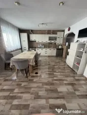 Casă în Șofronea cu 2 corpuri, 5 camere, terase, garaj ș 