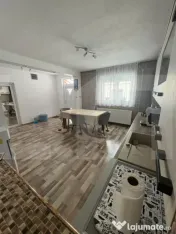 Casă în Șofronea cu 2 corpuri, 5 camere, terase, garaj ș 