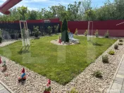 Casă în Șofronea cu 2 corpuri, 5 camere, terase, garaj ș 