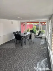 Casă în Șofronea cu 2 corpuri, 5 camere, terase, garaj ș 