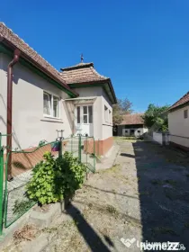 Casa de vanzare de 83 mp, 650 mp teren, in Moldovenesti