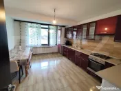 Casă, teren 1.378 mp, ideală pentru familie sau investiți 