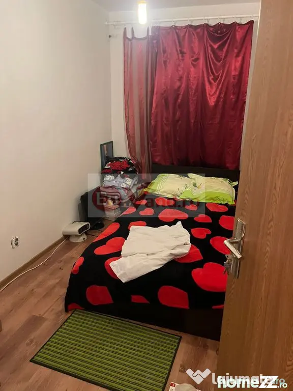 De vanzare apartament 3 camere Micro 16, etaj 4/4, 64.000 euro - Galati (Galati)