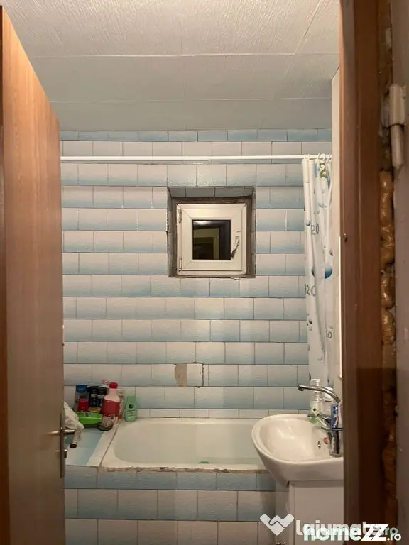 De vanzare apartament 3 camere Micro 16, etaj 4/4, 65.000...