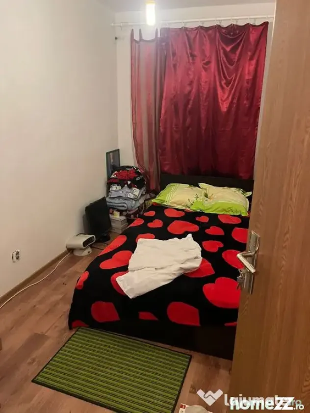 De vanzare apartament 3 camere Micro 16, etaj 4/4, 65.000...