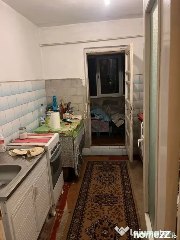 De vanzare apartament 3 camere Micro 16, etaj 4/4, 65.000...