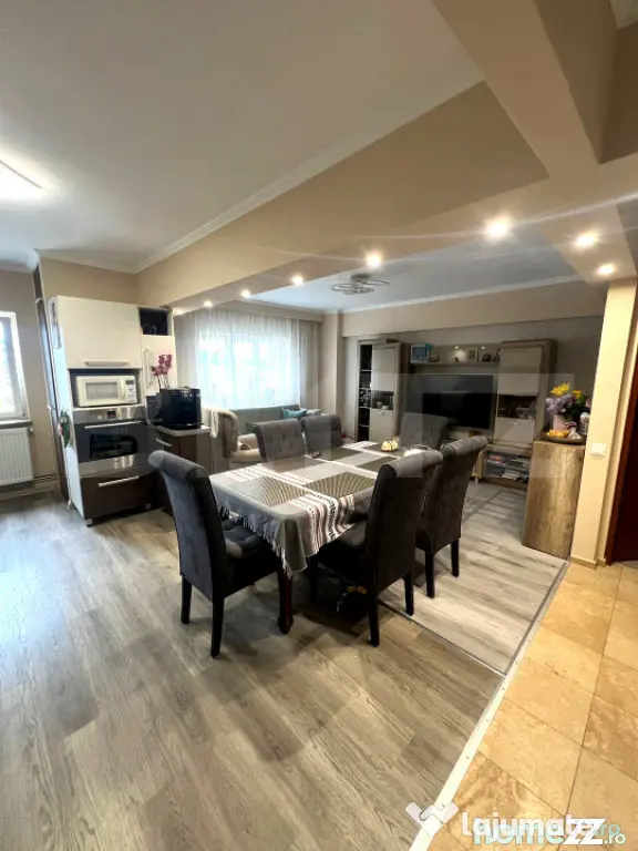 Apartament 4 camere, 86 mp, balcon, 2 băi, etaj intermediar