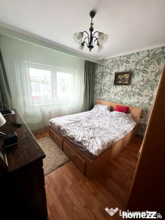 Apartament 4 camere, 86 mp, balcon, 2 băi, etaj intermediar