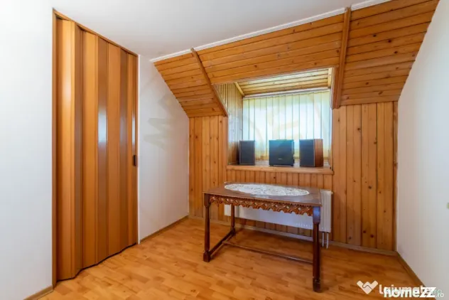 Casă spațioasă cu 8 camere - Pitești - 0% Comision