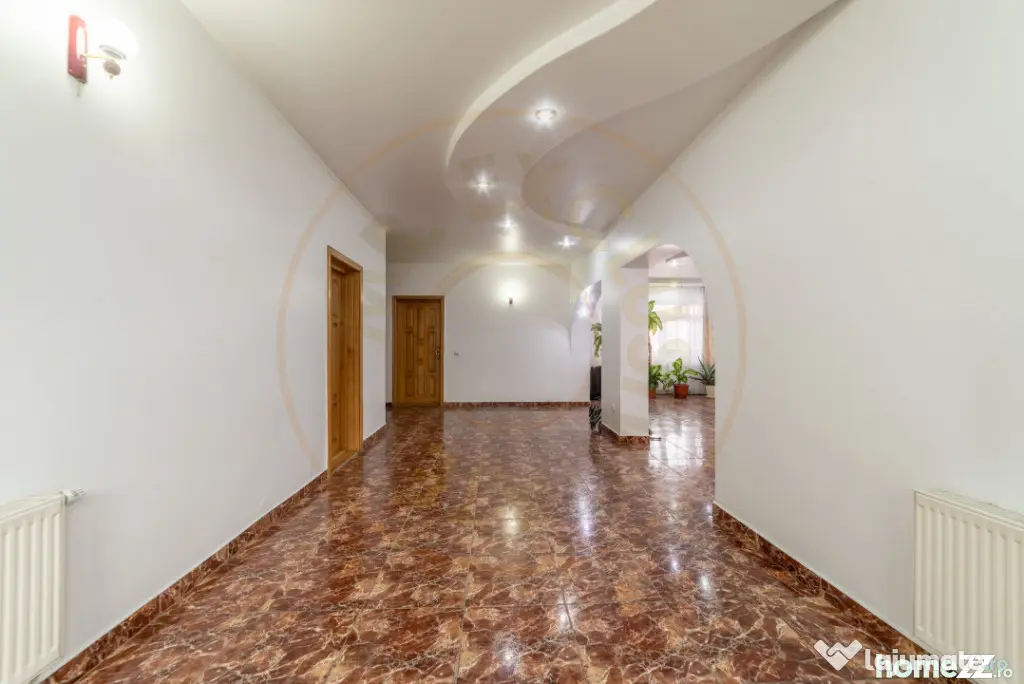 Casă spațioasă cu 8 camere - Pitești - 0% Comision