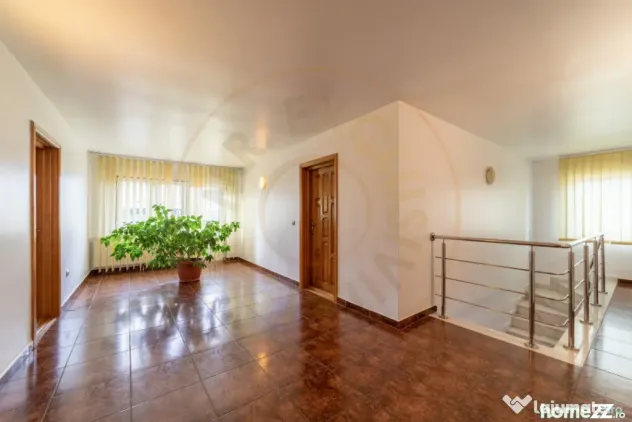 Casă spațioasă cu 8 camere - Pitești - 0% Comision