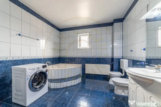 Casă spațioasă cu 8 camere - Pitești - 0% Comision