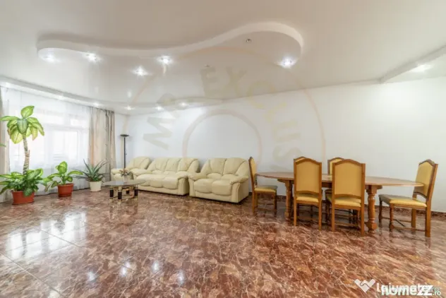 Casă spațioasă cu 8 camere - Pitești - 0% Comision