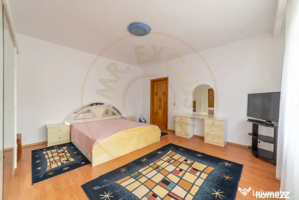Casă spațioasă cu 8 camere - Pitești - 0% Comision