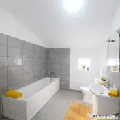 Casa la pret de apartanent, curte individuala, terasa, toate 