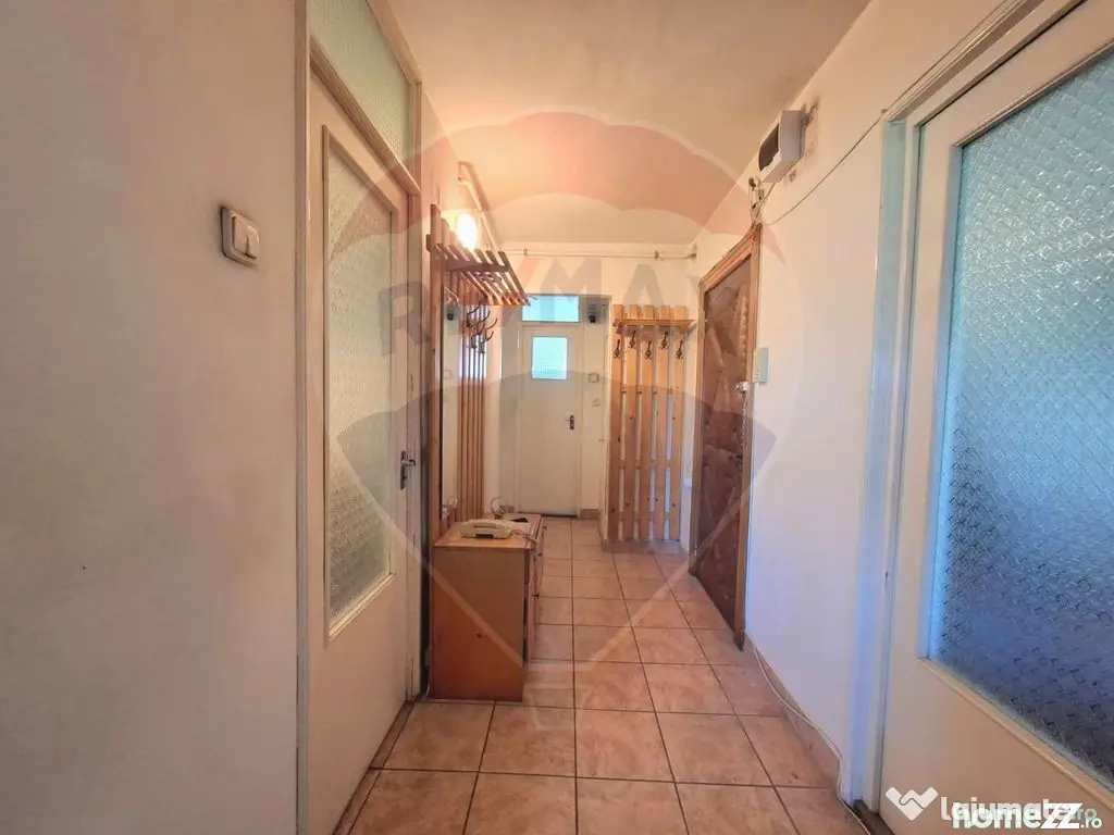 Zona 300, 3 camere, etaj 2, trei balcoane, fără comision ! - Arad (Arad)